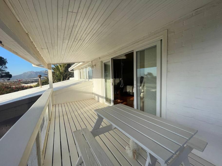 Loft With Seaview In Gordons Bay