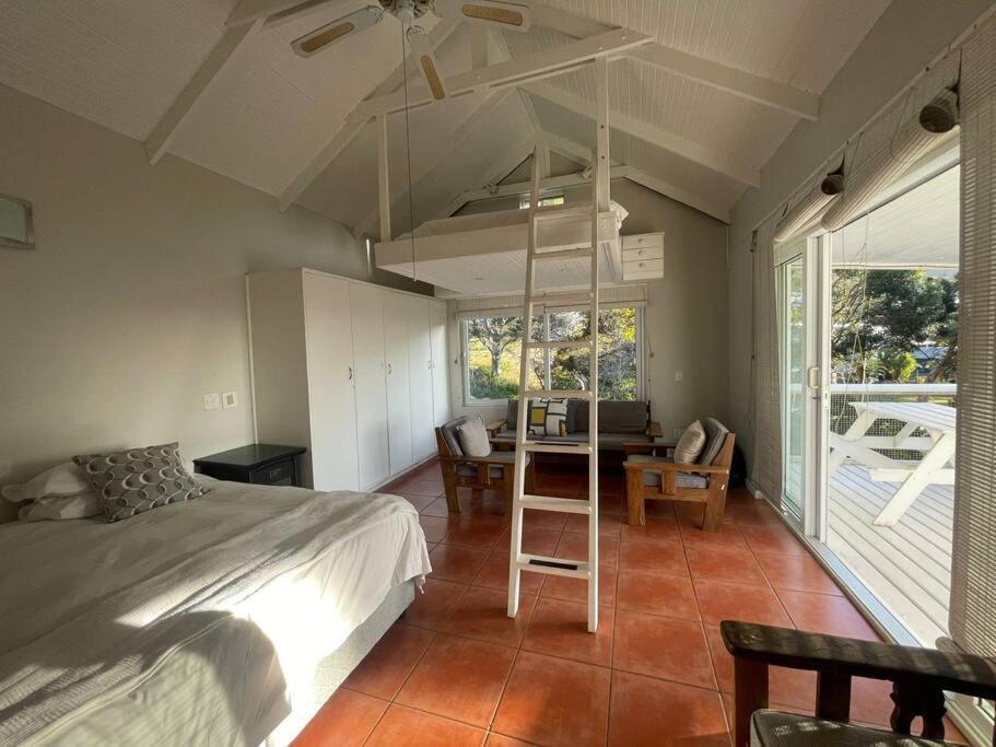 Loft With Seaview In Gordons Bay *