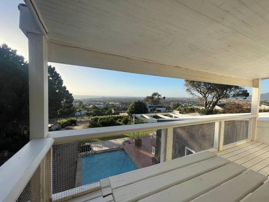 Loft With Seaview In Gordons Bay *